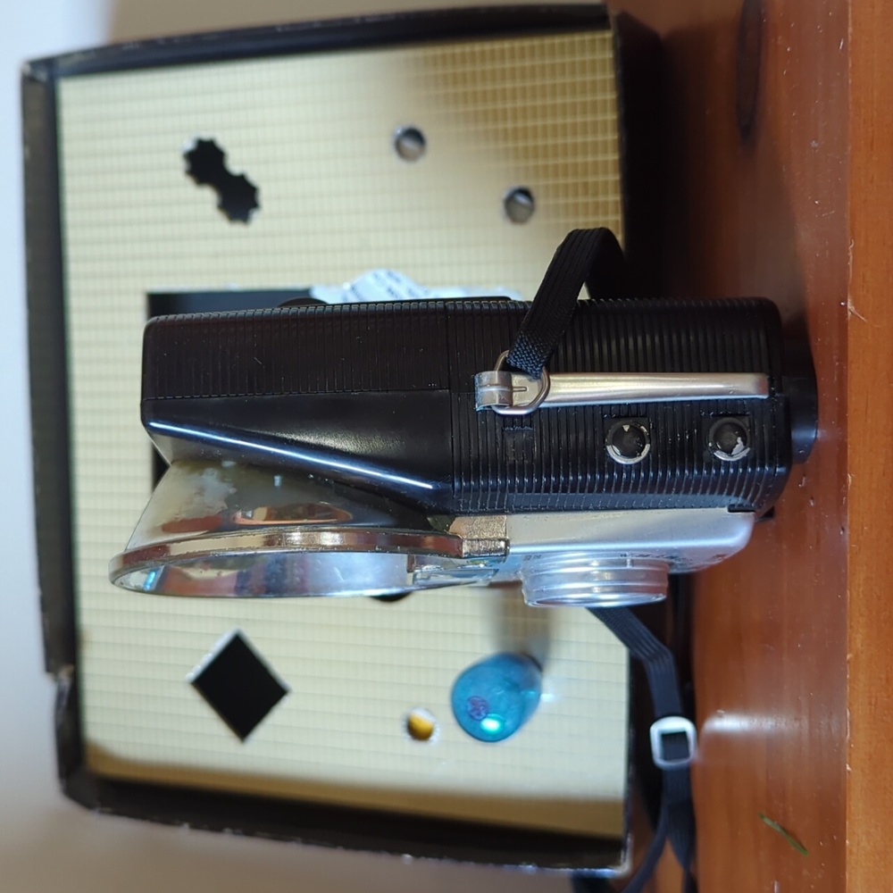 Vintage Kodak Brownie Starflash Outfit With Unused Black Film - Picture 2 of 9